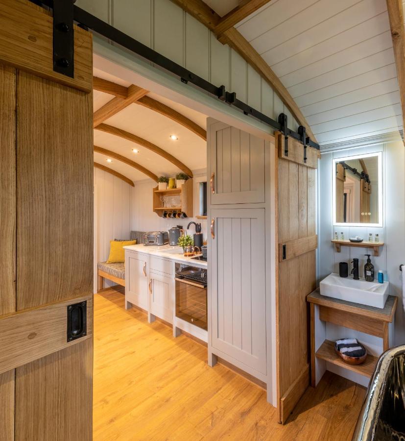 Monkwood Shepherds Hut - Ockeridge Rural Retreats Worcester Extérieur photo