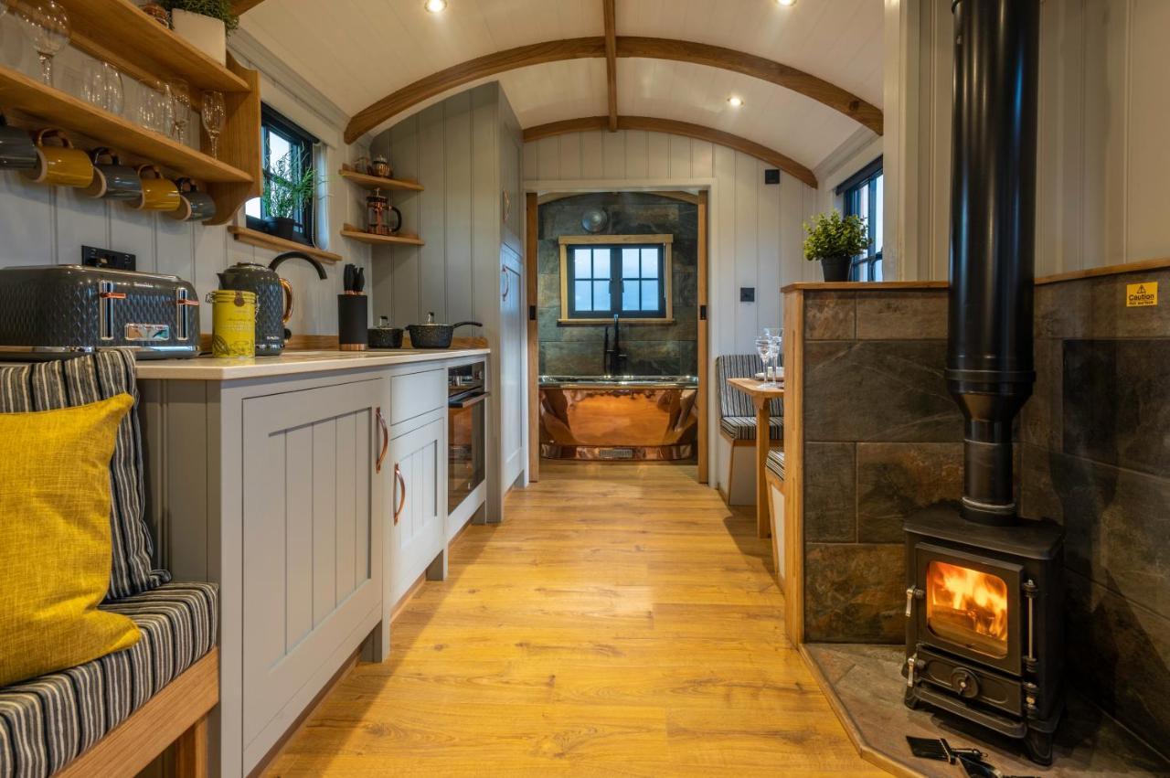 Monkwood Shepherds Hut - Ockeridge Rural Retreats Worcester Extérieur photo