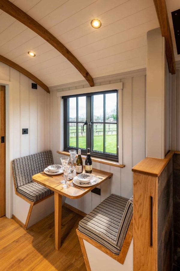 Monkwood Shepherds Hut - Ockeridge Rural Retreats Worcester Extérieur photo