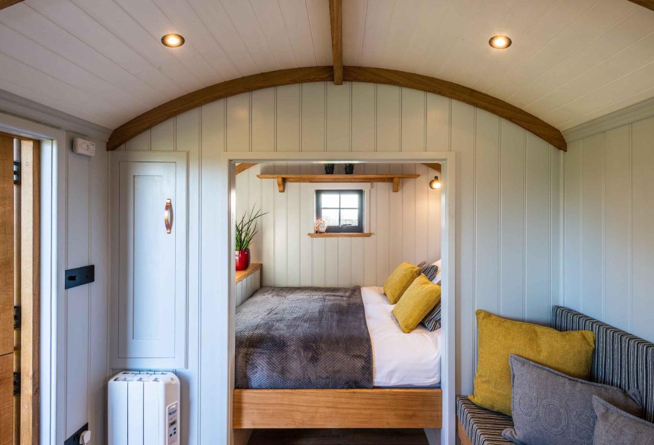 Monkwood Shepherds Hut - Ockeridge Rural Retreats Worcester Extérieur photo