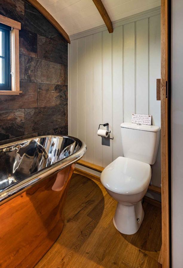 Monkwood Shepherds Hut - Ockeridge Rural Retreats Worcester Extérieur photo