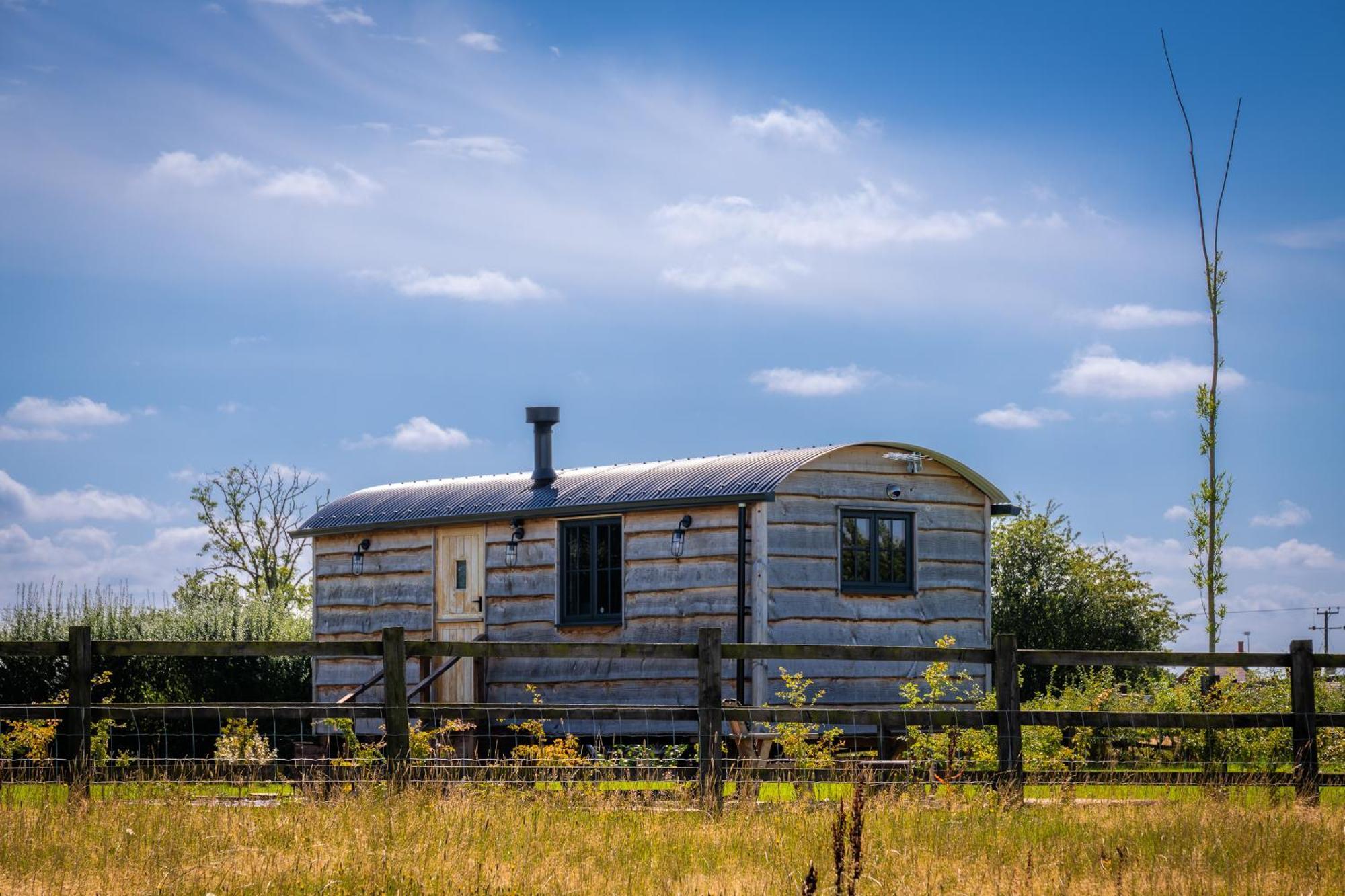 Monkwood Shepherds Hut - Ockeridge Rural Retreats Worcester Extérieur photo